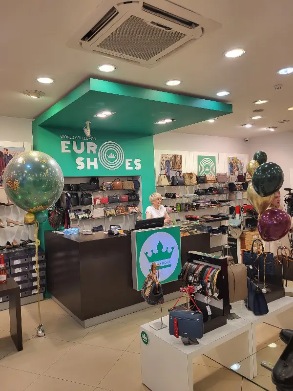 Витрина с обувью EuroShoes38